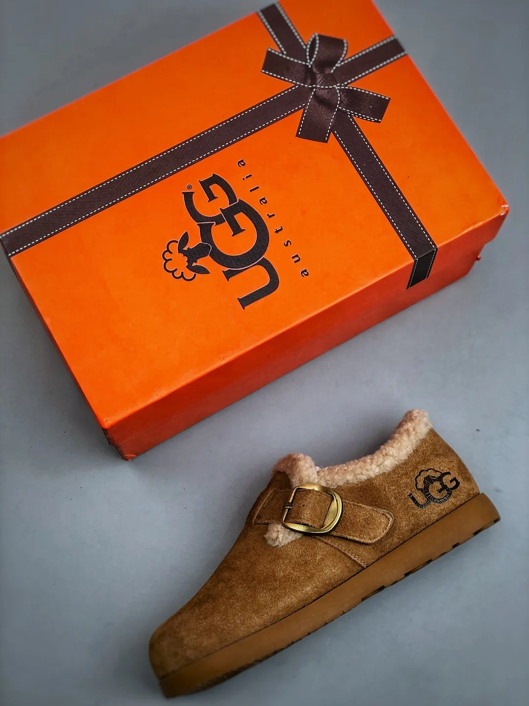 💰520 supports the store K T/UGG Sko A/S new styles. Popular models with good looks. Thick-soled dad shoes. A must-have. Fashionable in the old days. Simple and high-end. Very comfortable to wear casually. Must-have items of the year. The latest catwalk model sports white shoes that are popular among domestic and foreign bloggers. The upper foot is full of aura and can be matched casually. It is made of first-layer cowhide material. Silk cowhide lining is used. Original T vacuum thick sole. Retro color rubbing and distressing. Item number: 202510103633 Size: 35-40